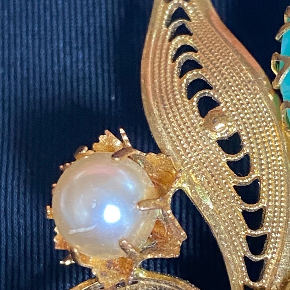 Elegant Gold and Turquoise Brooch - Picture 8 of 8